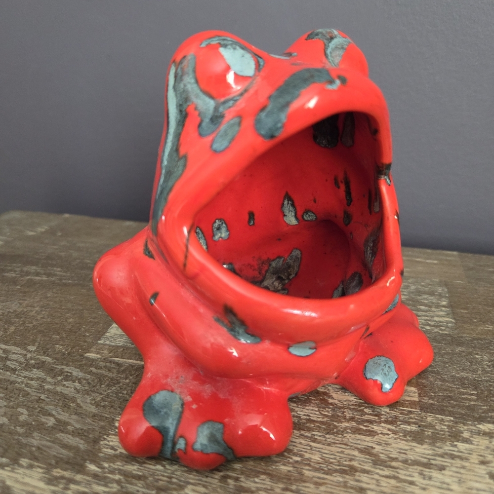 Vintage Frog Decor